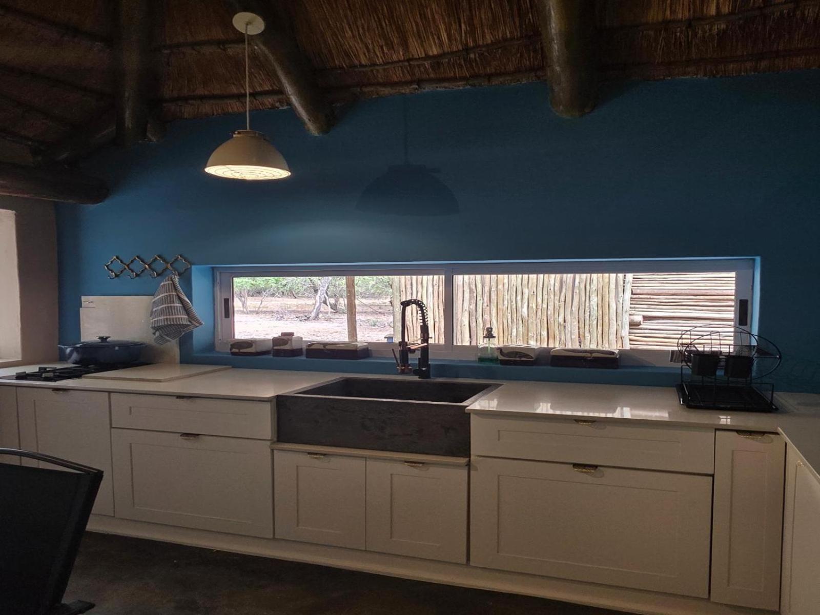 Croc Orvyll'S Kruger Lodge Marloth Park Exterior photo